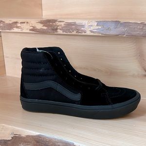 NWOT/Box  Vans Suede Hi Top Sneakers